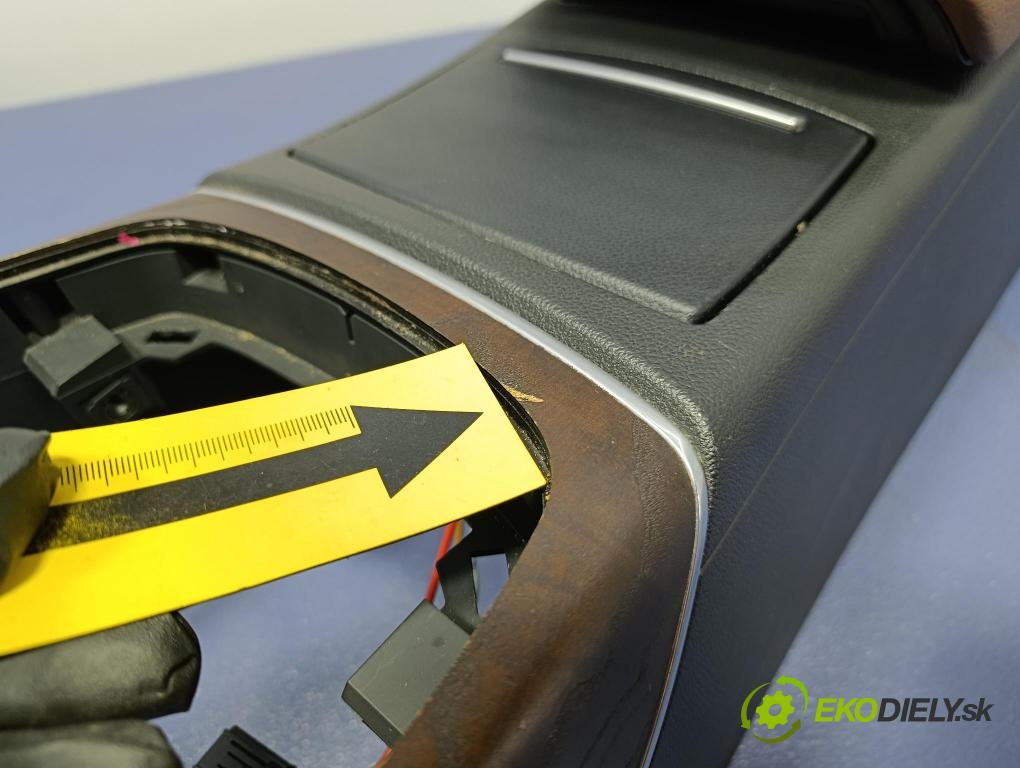 Audi A7 2012 tunel Stredný: 4G0864981A