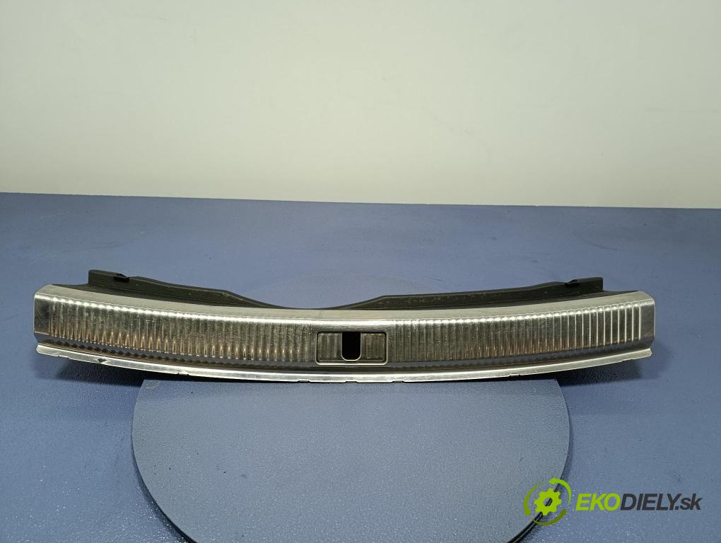 Audi A7 2012 lišta kufr 4G8863471