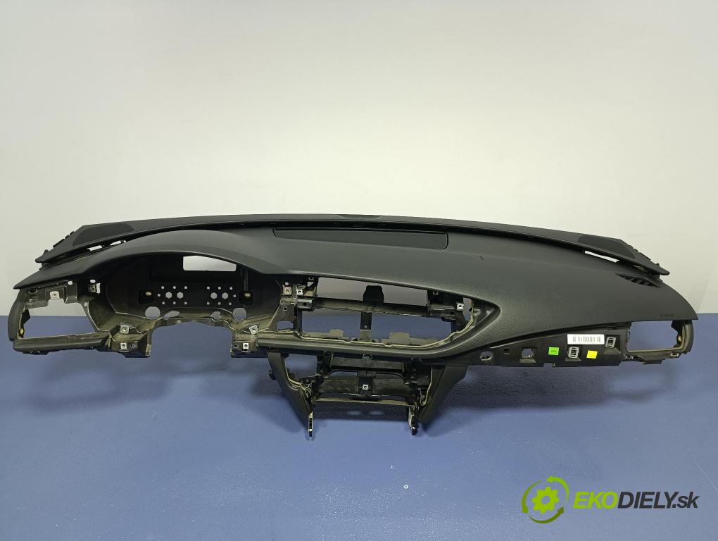 Audi A7 2012 kokpit,přistrojova deska 4G8858041