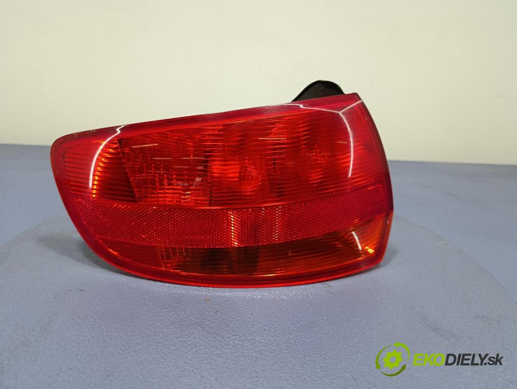 Audi A3 2004 světlo Zad: levá Mimo: 8P4945095