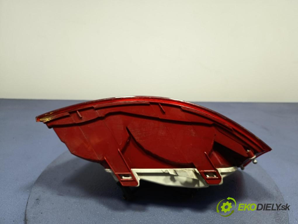 Audi A6 2005 svetlo / reflektor zad Prava: Vonkajsia: 446-1903R