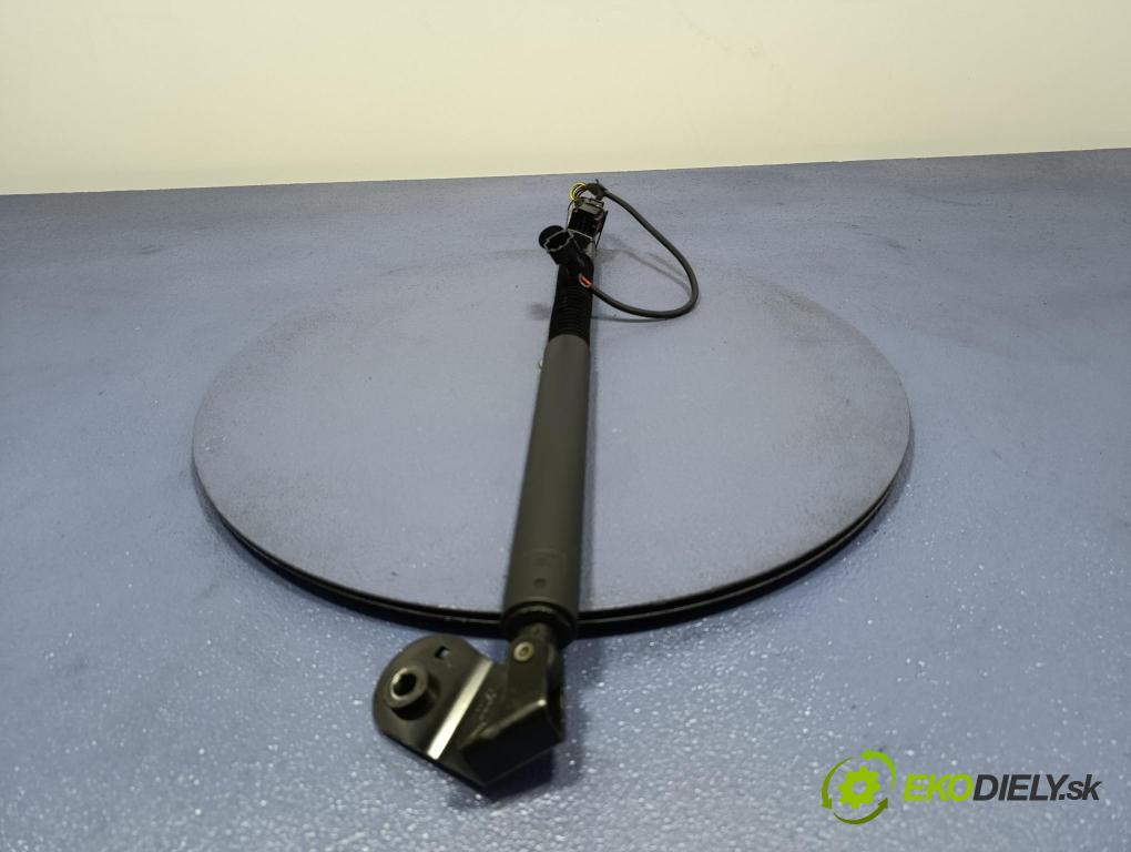 Audi A7 2012 Aktuátor: 4G8827852E