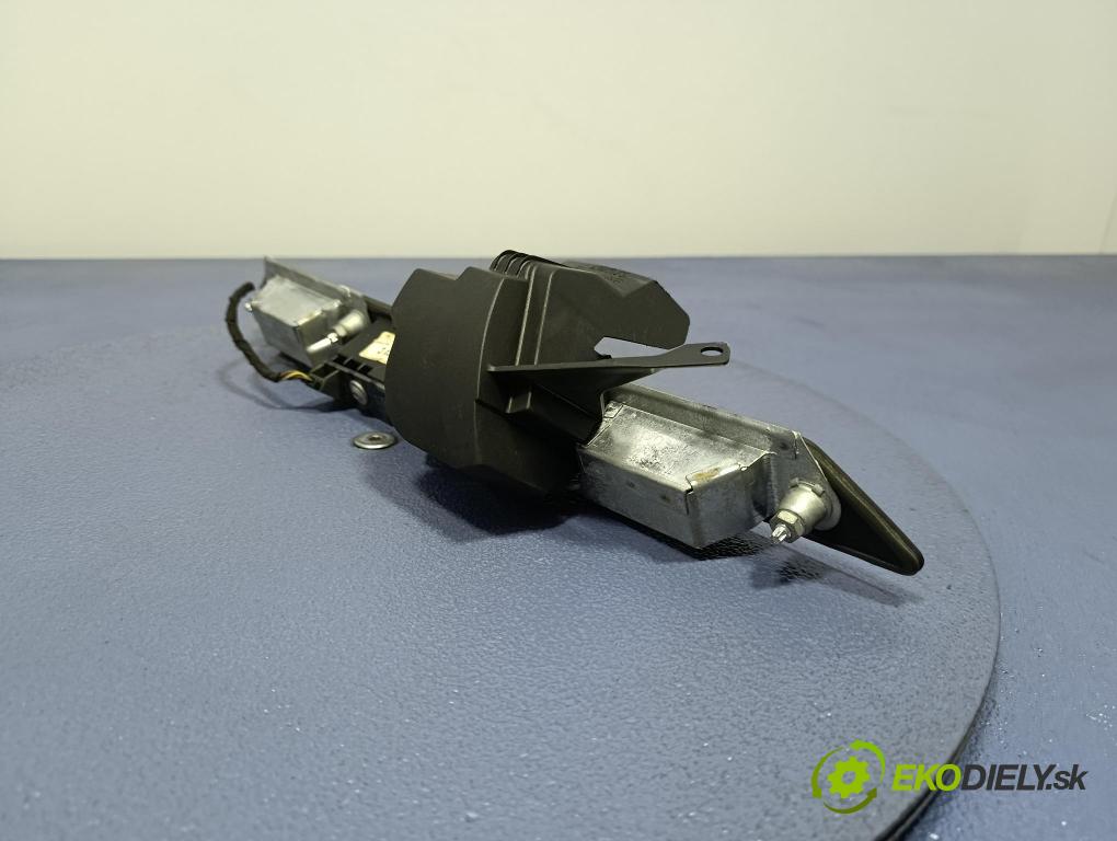Audi A6 2005 zaslepka: Zad: 8E0827574C