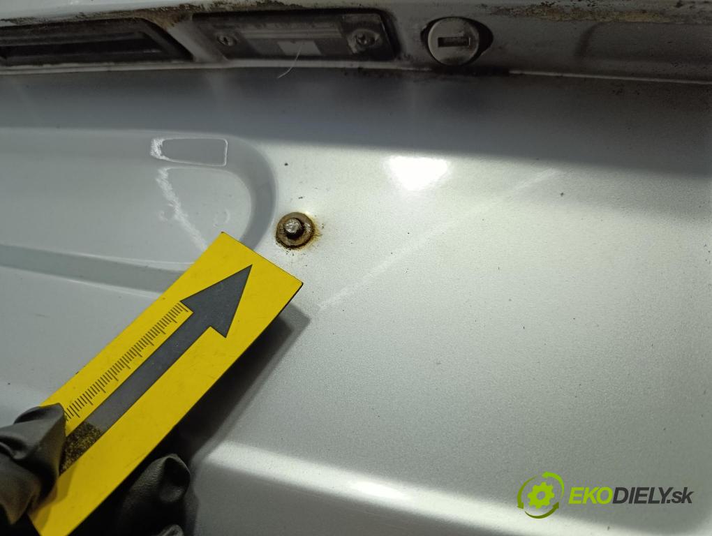 Vw Passat 2005 zadní dveře kufra: kufr