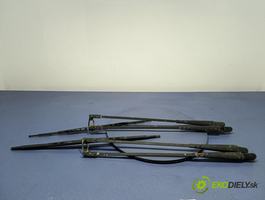 Mercedes O303 1988 Paže: Stěrače: před