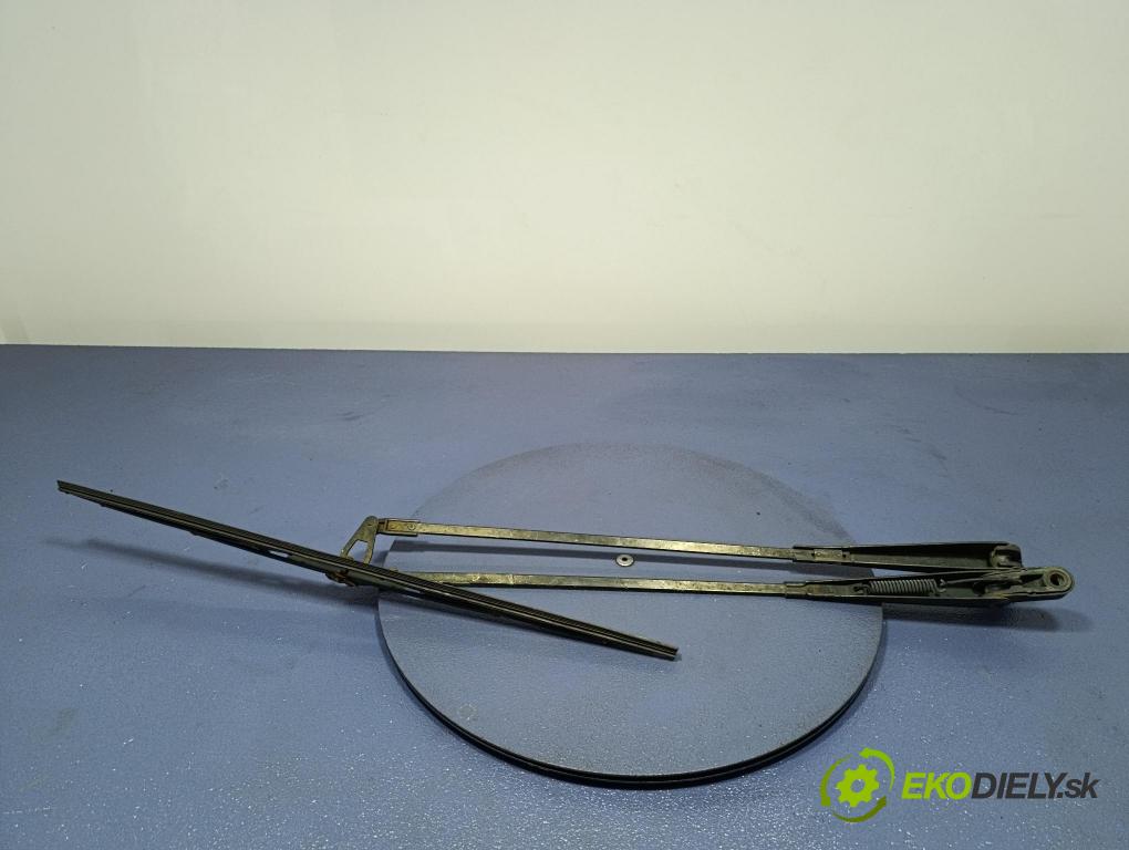 Mercedes O303 1988 Paže: Stěrače: před