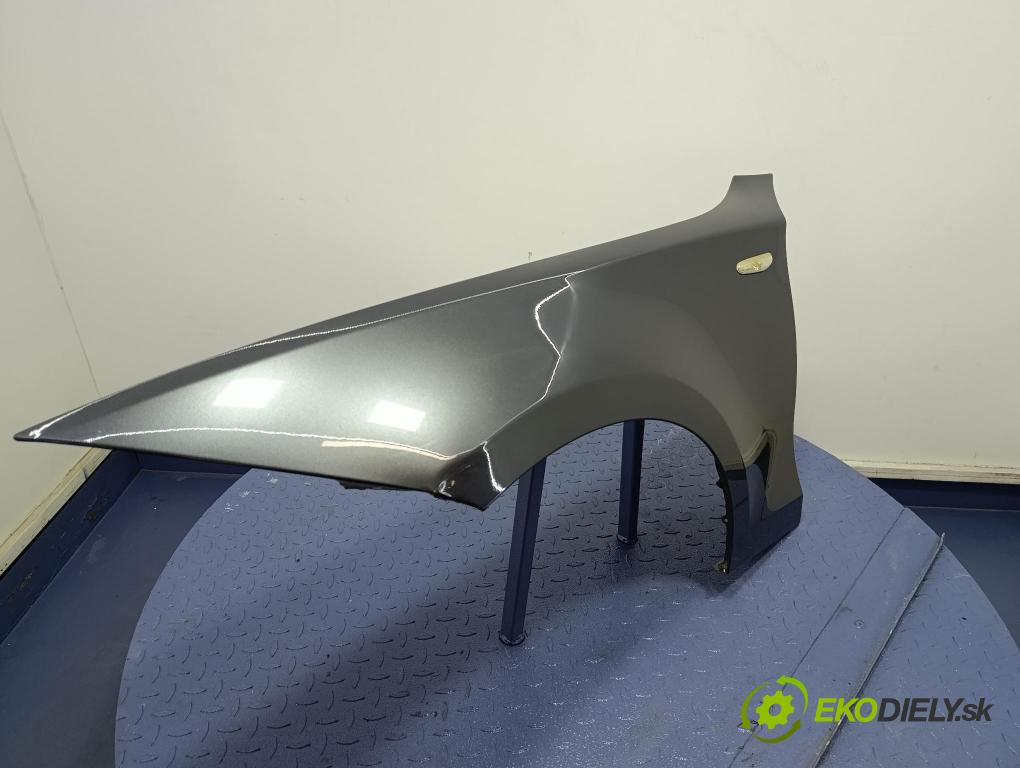 Bmw Seria 1 2006 blatnik před Levý:
