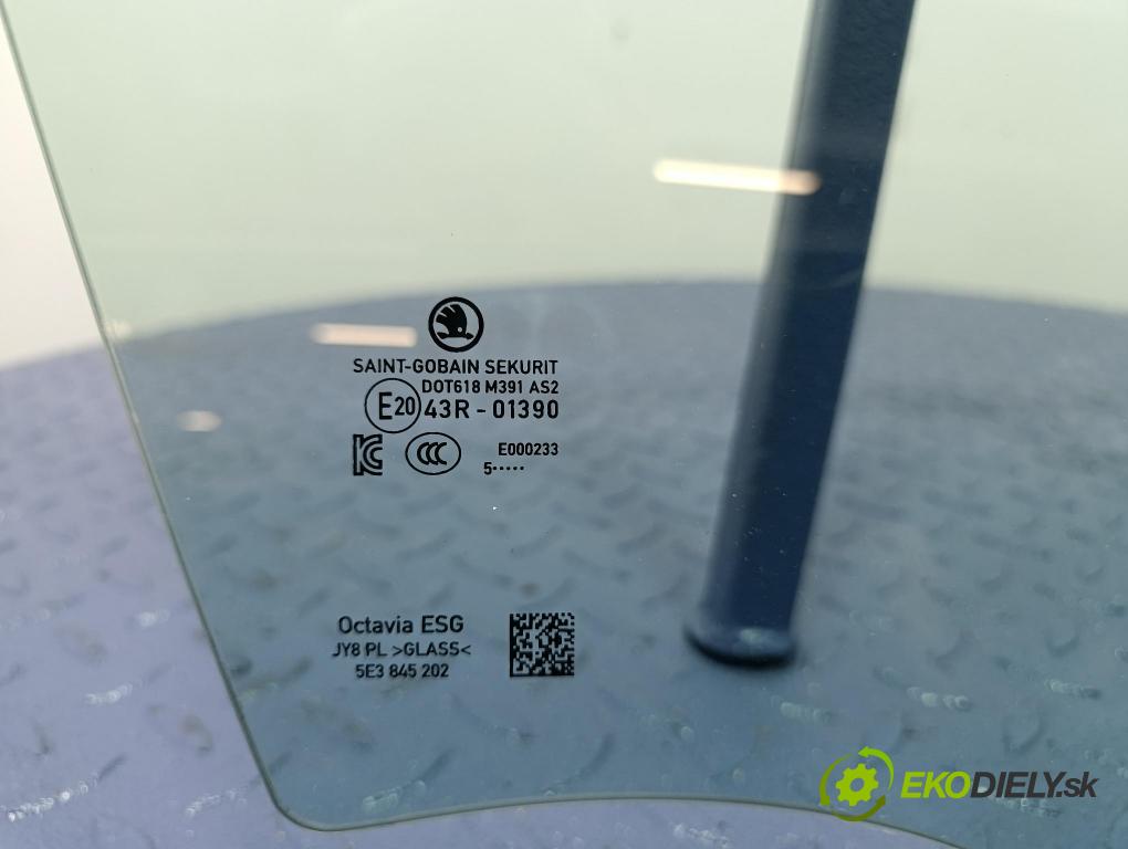 Skoda Octavia 0 sklo dvere Predné Prava: 5E3845202