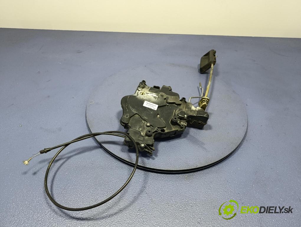 Vw Transporter 2003 zámok dvere zad v pravo: 7H0843654AS