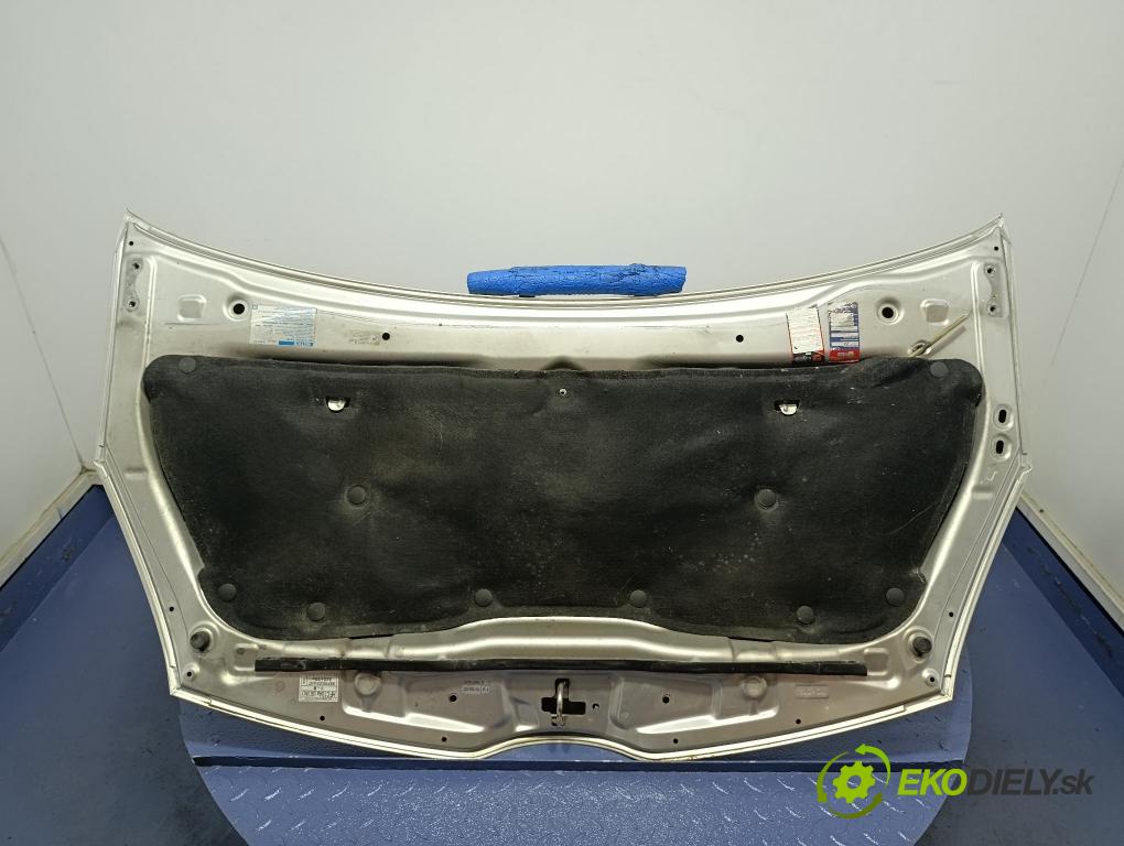 Toyota Corolla verso 2004 kapota přední: