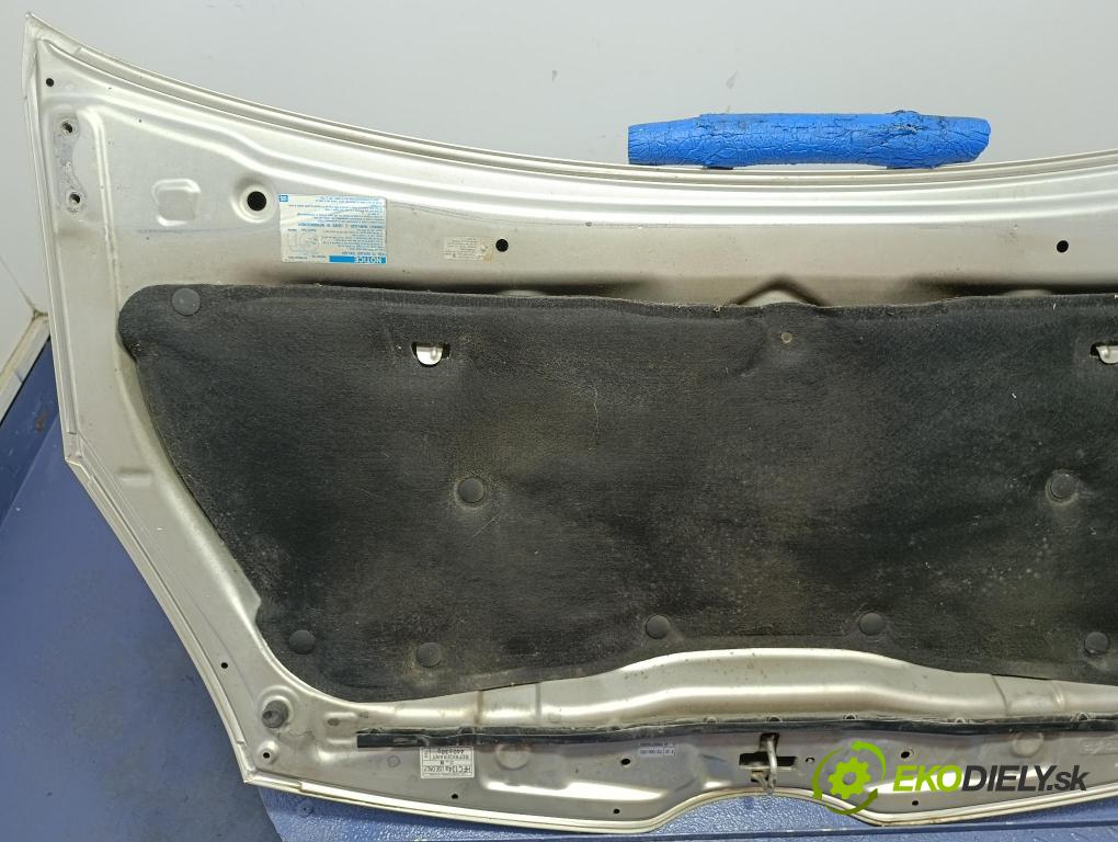 Toyota Corolla verso 2004 kapota přední: