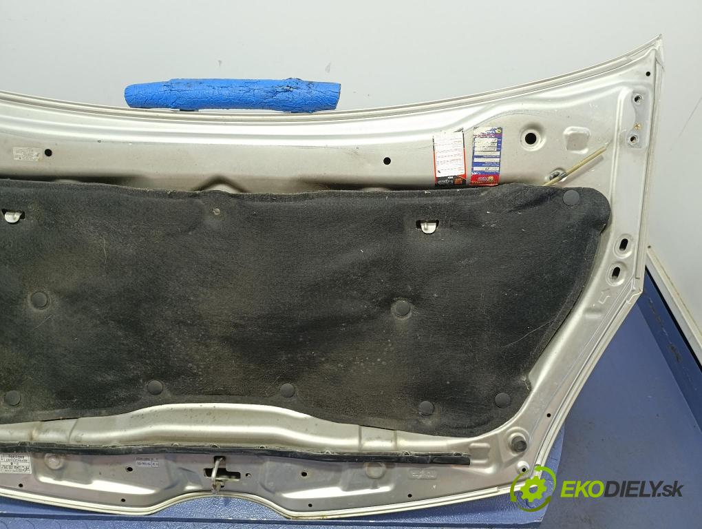 Toyota Corolla verso 2004 kapota přední:
