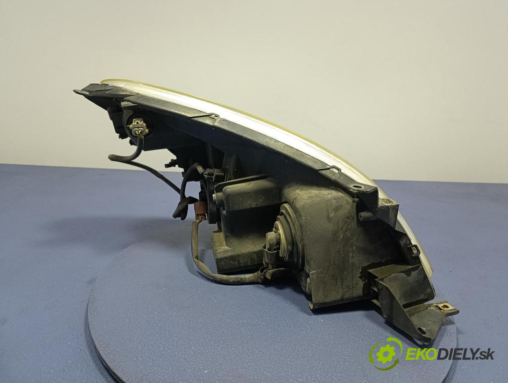 Toyota Corolla verso 2004 světlo Levý:
