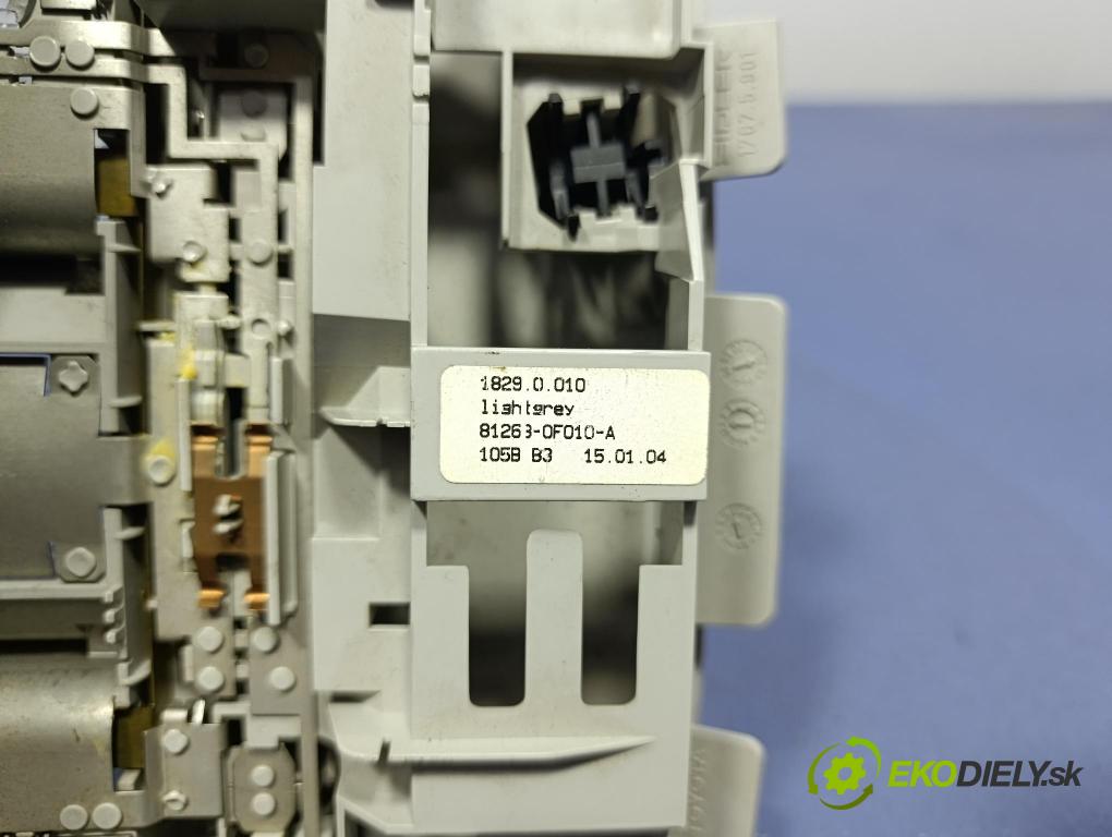 Toyota Corolla verso 2004 Lampy Uvnitř 81263-0F010