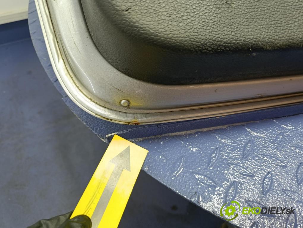 Vw Passat 2008 zadní dveře kufra: kufr