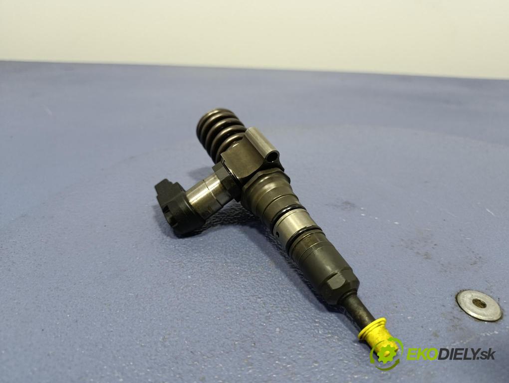 Vw Passat 2008 vstřikovač 03G130073S