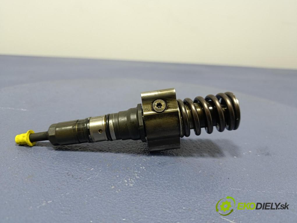 Vw Passat 2008 vstřikovač 03G130073S