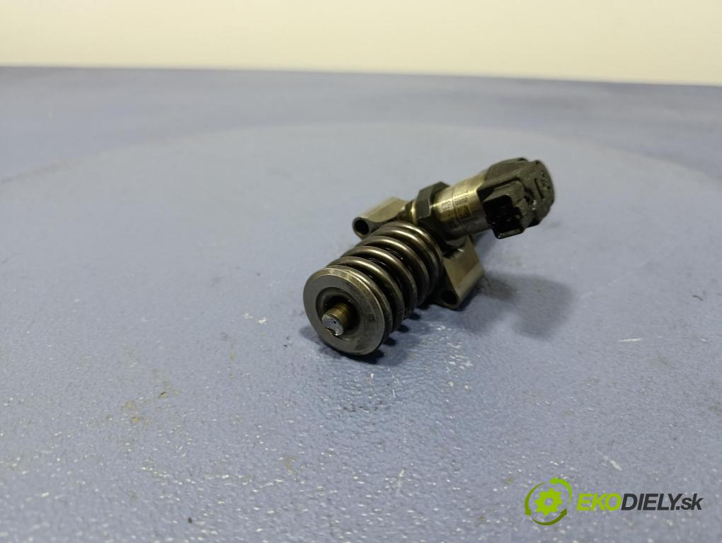 Vw Passat 2008 vstřikovač 03G130073S