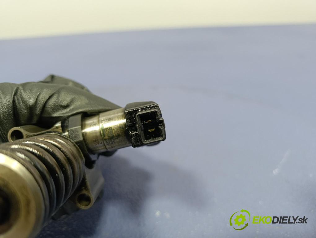 Vw Passat 2008 vstřikovač 03G130073S