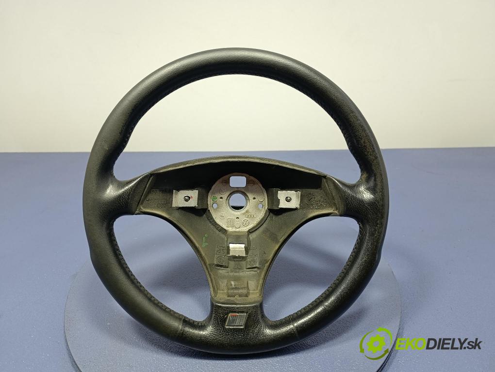 Audi A4 1998 volant 4B0124A