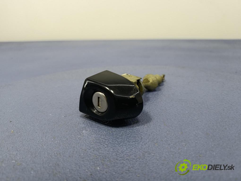 Bmw Seria 3 2006 zámek dveře před Levý: