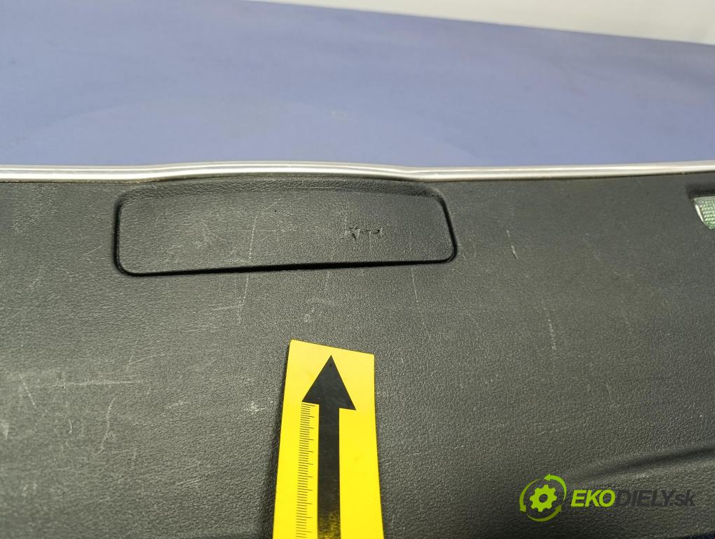 Audi A8 2019 lišta kufra: 4N0863471