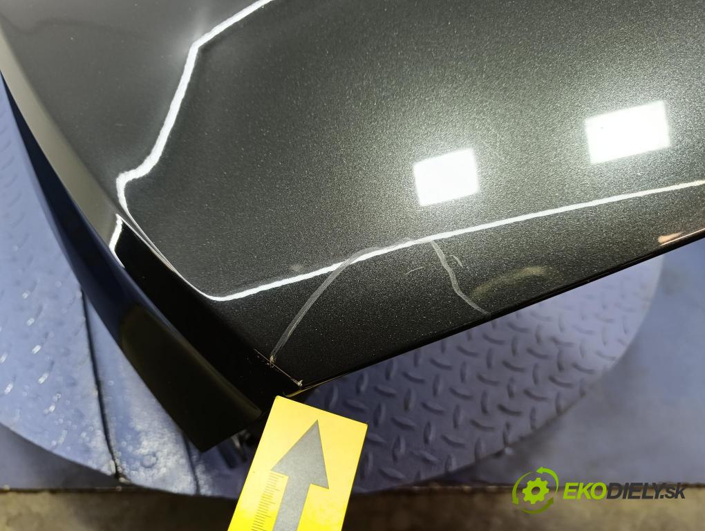 Audi A8 2019 zadna dveře kufra: kufra: