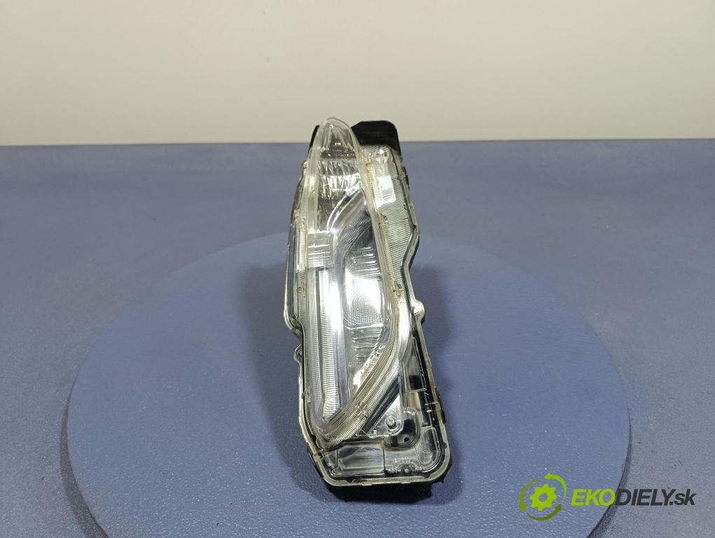 Toyota Yaris cross 0 Halogen v pravo: