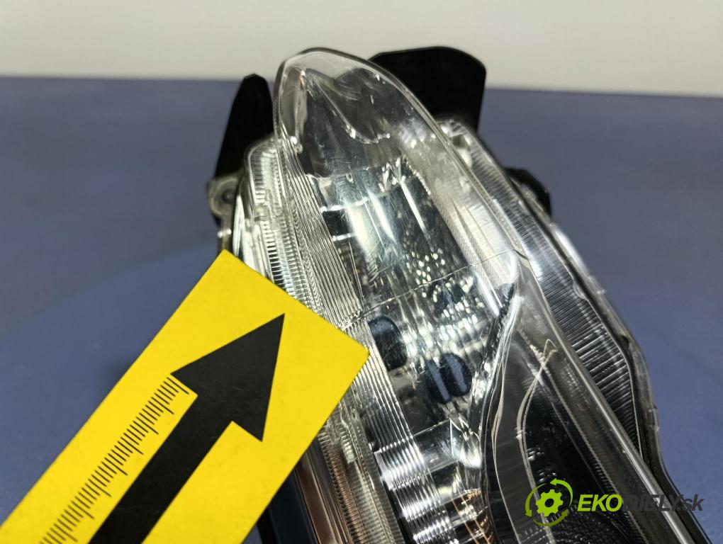 Toyota Yaris cross 0 Halogen v pravo: