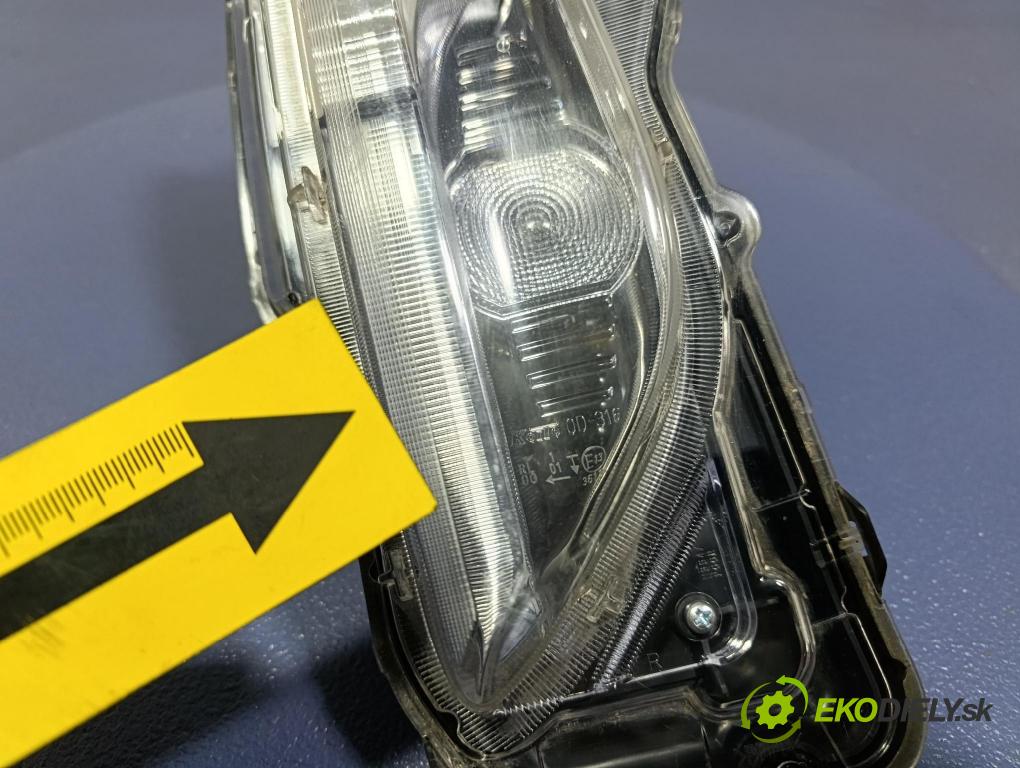 Toyota Yaris cross 0 Halogen v pravo: