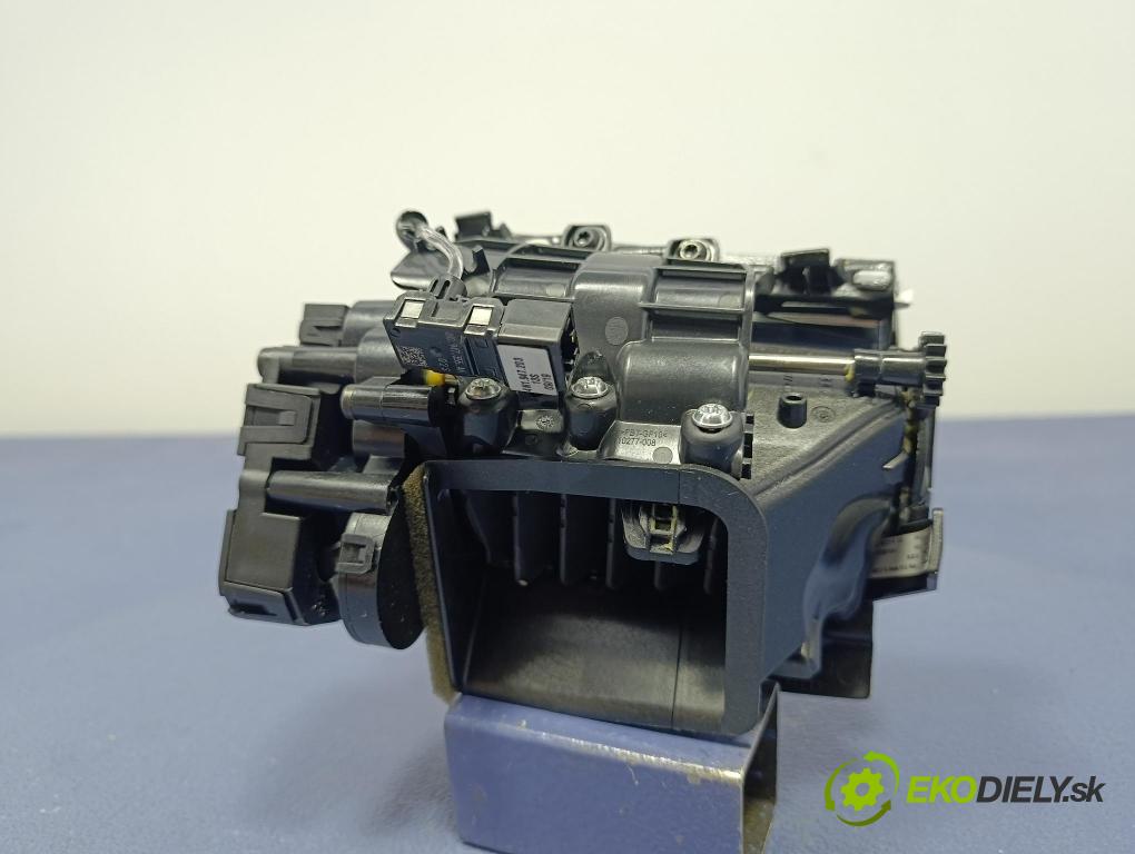 Audi A8 2019 GRIDS: Prúd vzduchu: Vzduch: 4N1820901