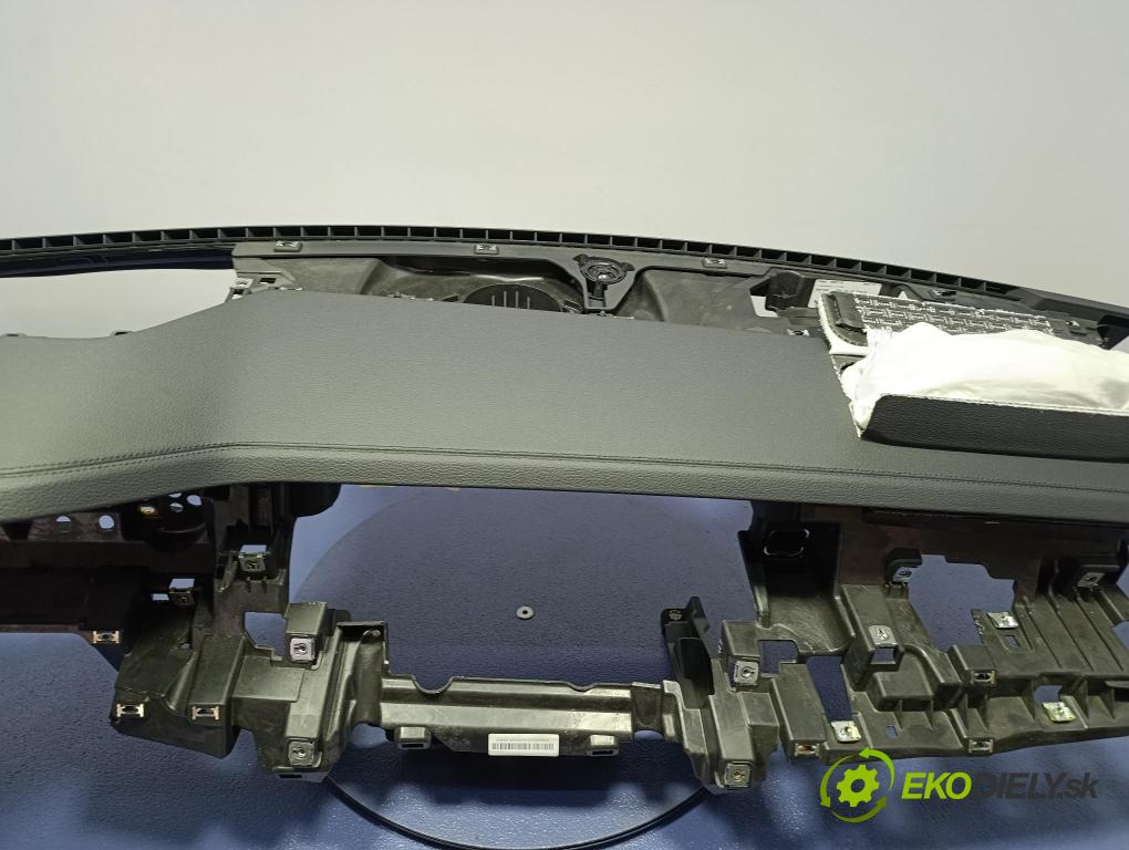 Audi A8 2019 kokpit,pristrojová doska 4N1857001D