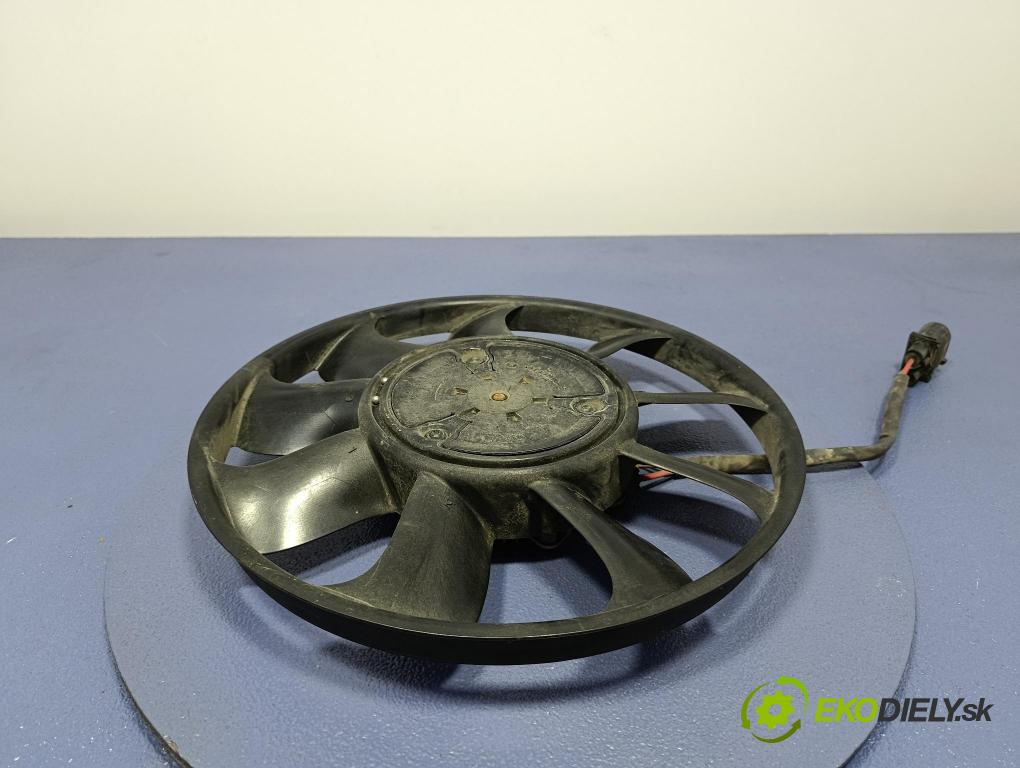 Audi A8 2019 Ventilátor Chladič: 8W0959455P