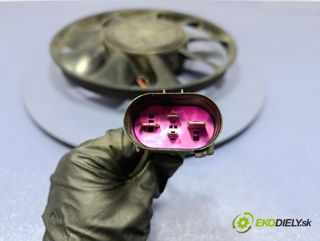 Audi A8 2019 Ventilátor Chladič: 8W0959455P