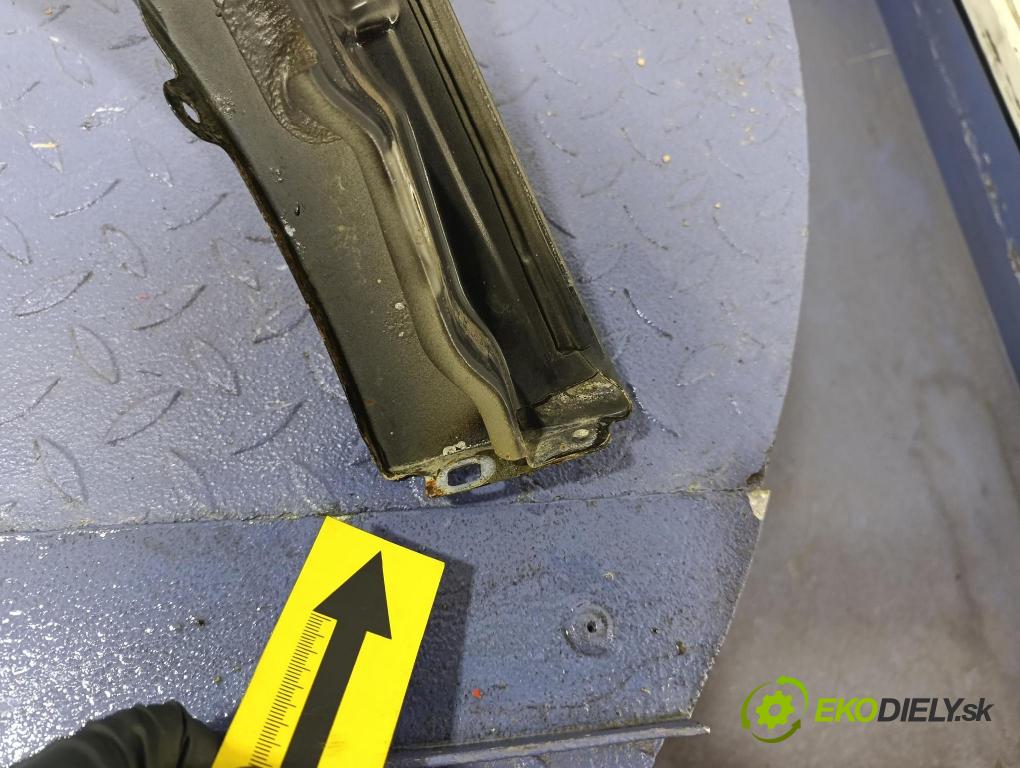 Renault Laguna 2007 blatník Predné v pravo: 