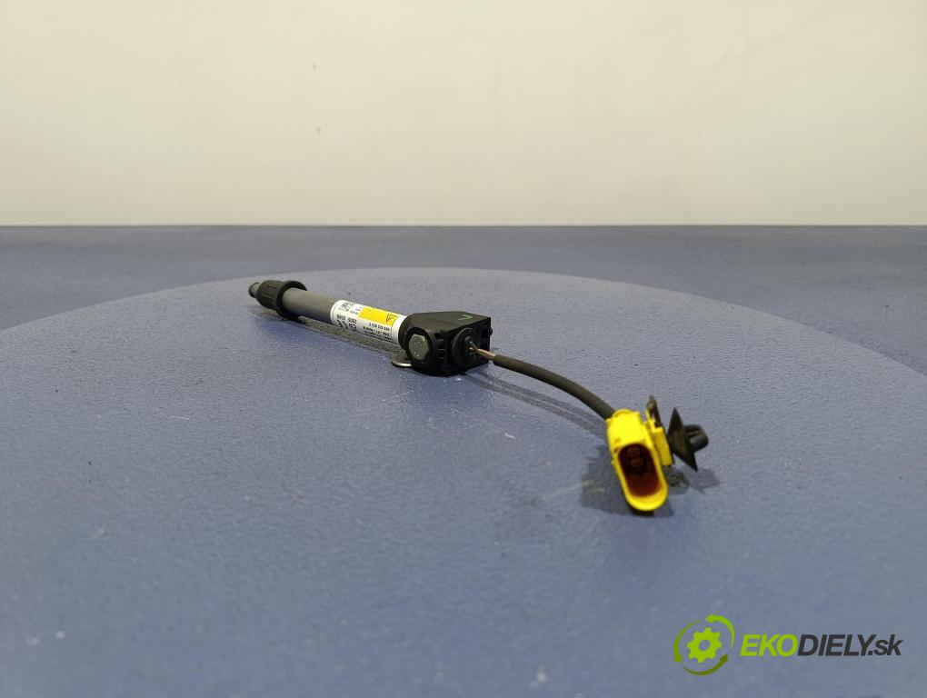 Audi A8 2019 Airbag: x 4N0823823C