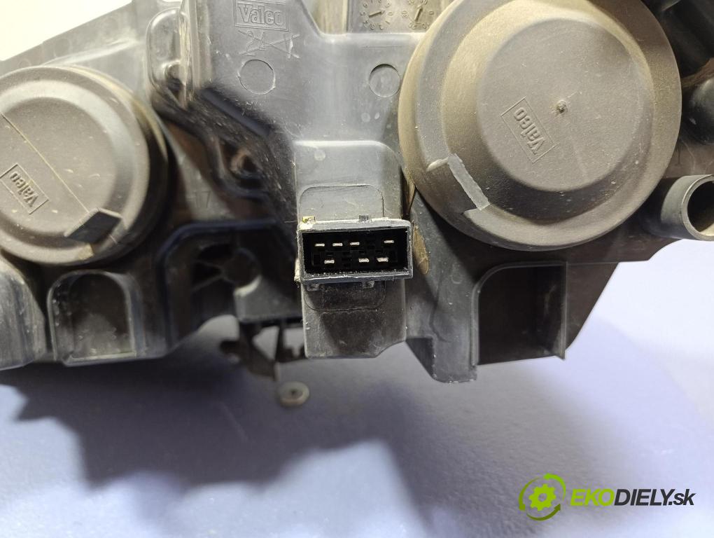 Citroen C4 2005 Reflektor: v pravo: 9646893880