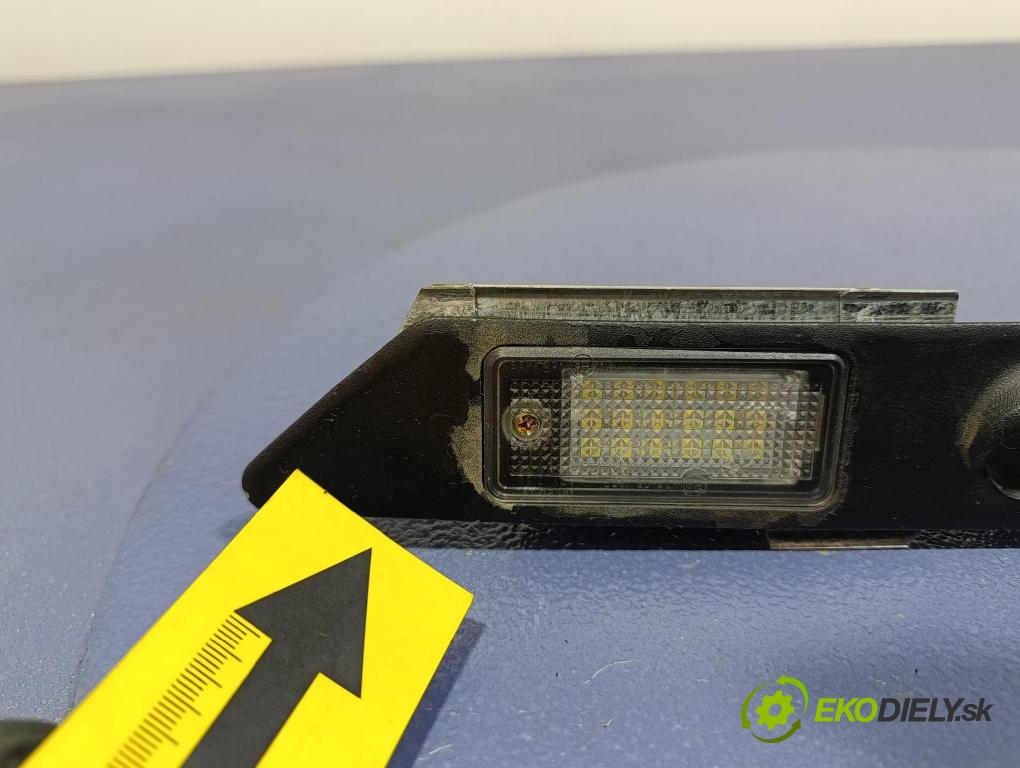 Audi A4 2003 zaslepka: zad 8E0827574C