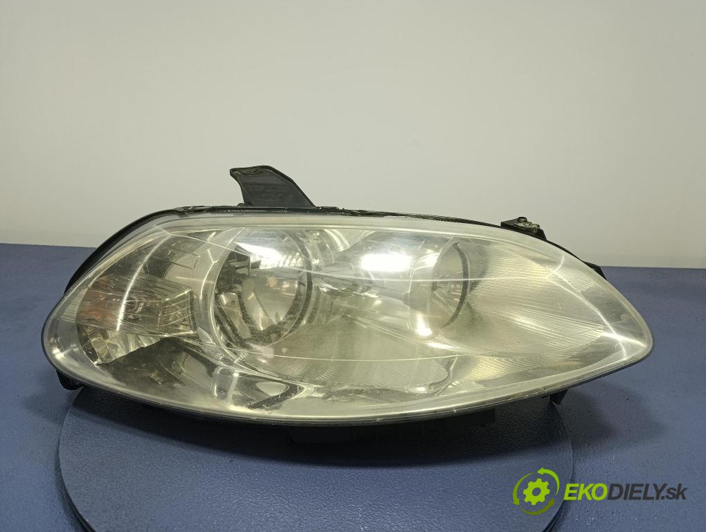 Fiat Croma 2005 Reflektor: v pravo: 51733560
