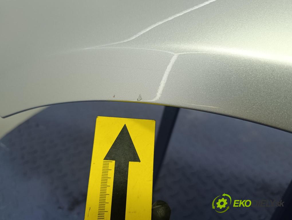 Vw Golf 2004 blatník Predné Vľavo: