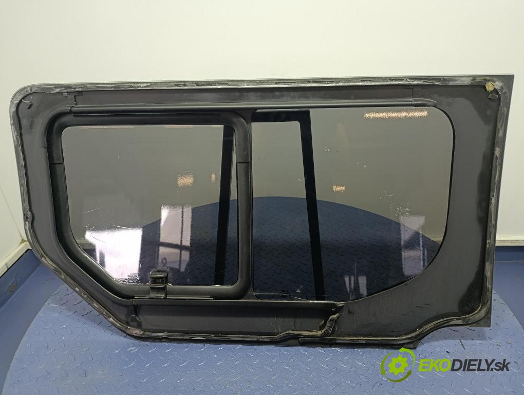 Opel Vivaro 2006 sklo dvere zad Prava: