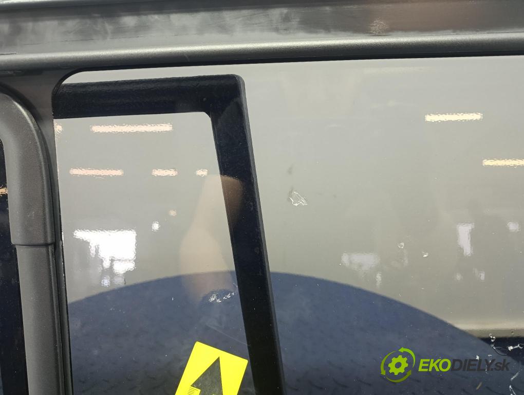 Opel Vivaro 2006 sklo dvere zad Prava: