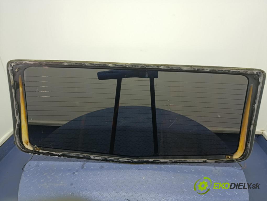 Opel Vivaro 2006 sklo zadna 