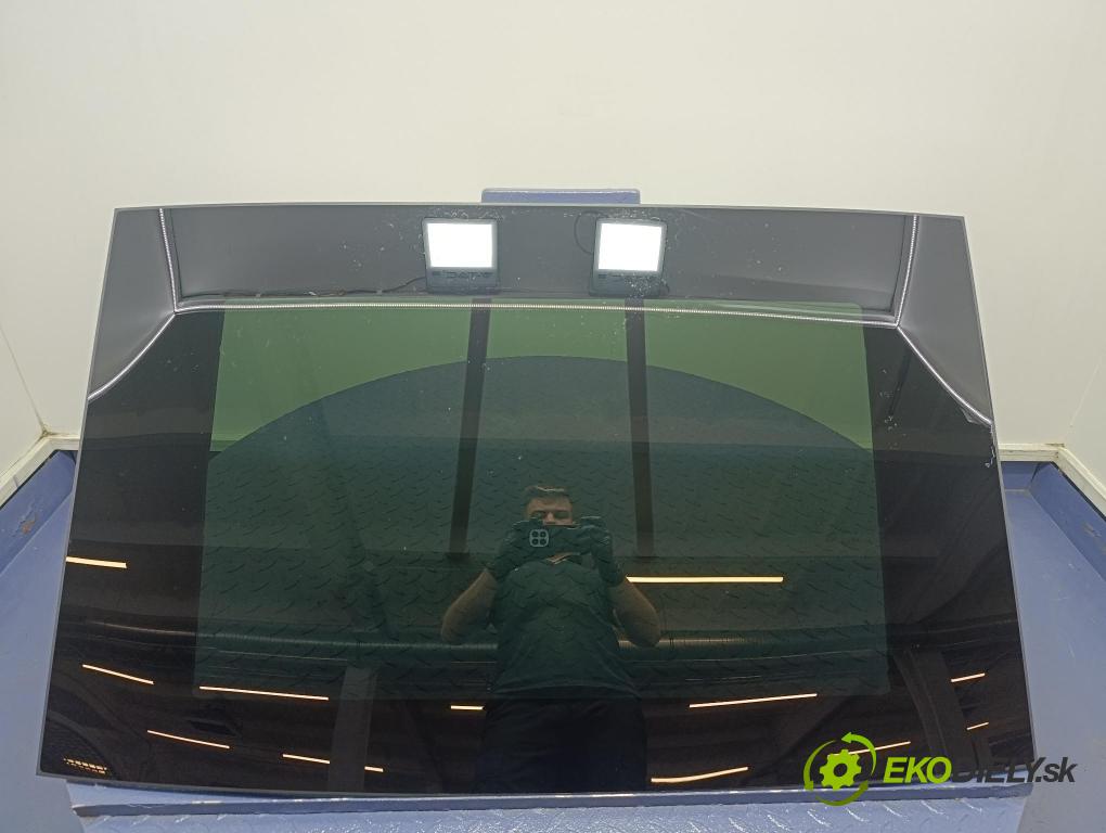Audi A8 2019 Střešní okno: 4N0877056