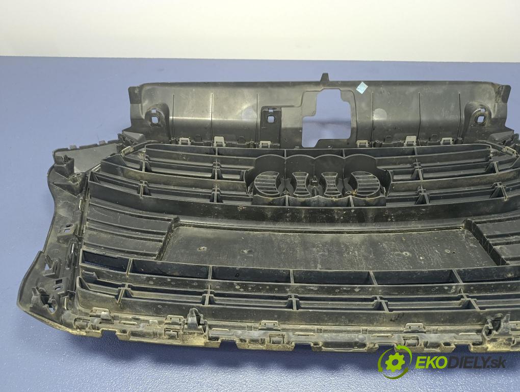 Audi A3 0 miežka / Gril: 8V3853651AA