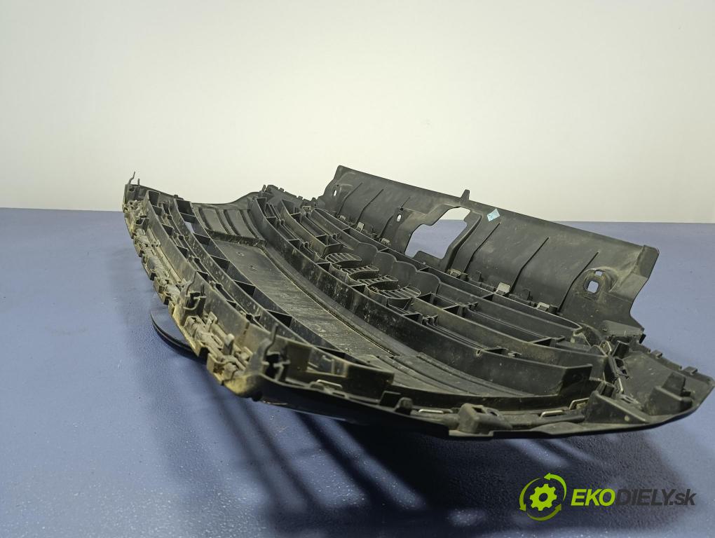 Audi A3 0 miežka / Gril: 8V3853651AA