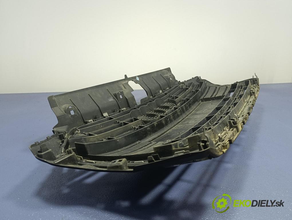 Audi A3 0 miežka / Gril: 8V3853651AA