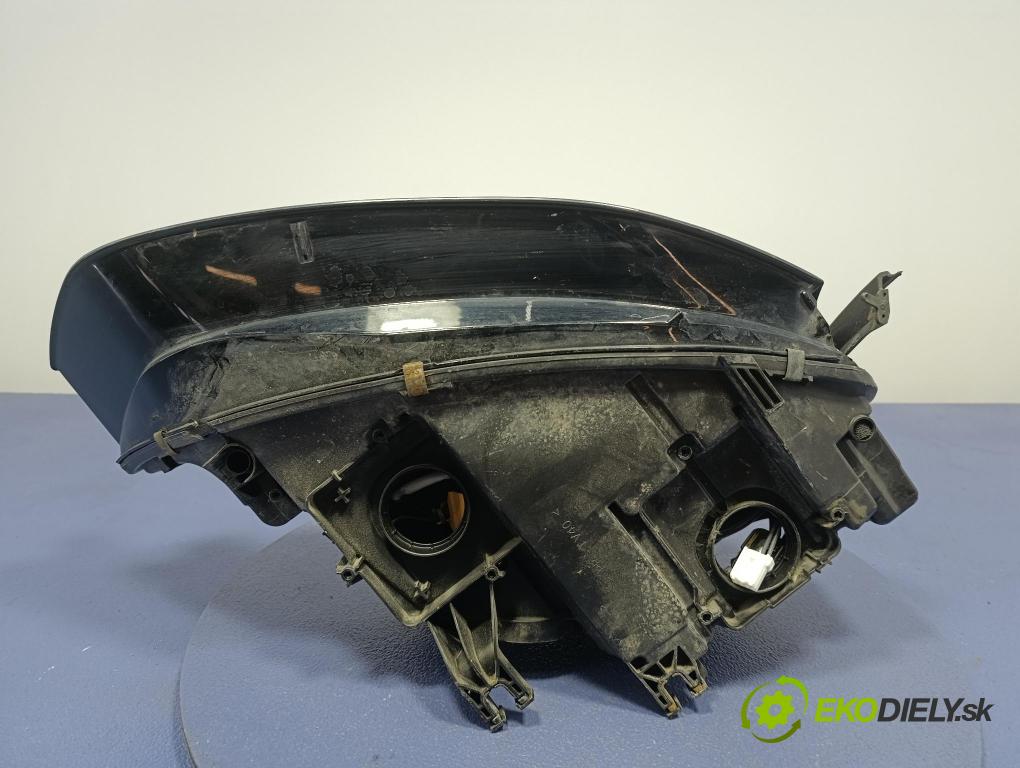 Audi A4 0 Reflektor: Vľavo: 8K0941005C