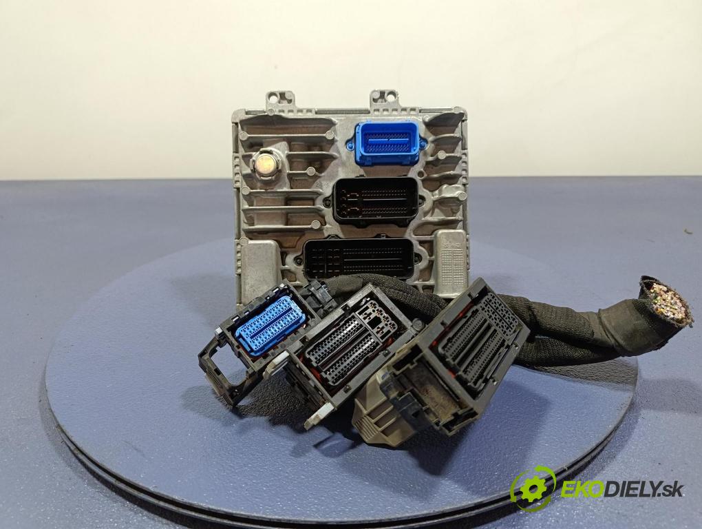 Opel Insignia 2018 riadiaca jednotka Motor: 55503335