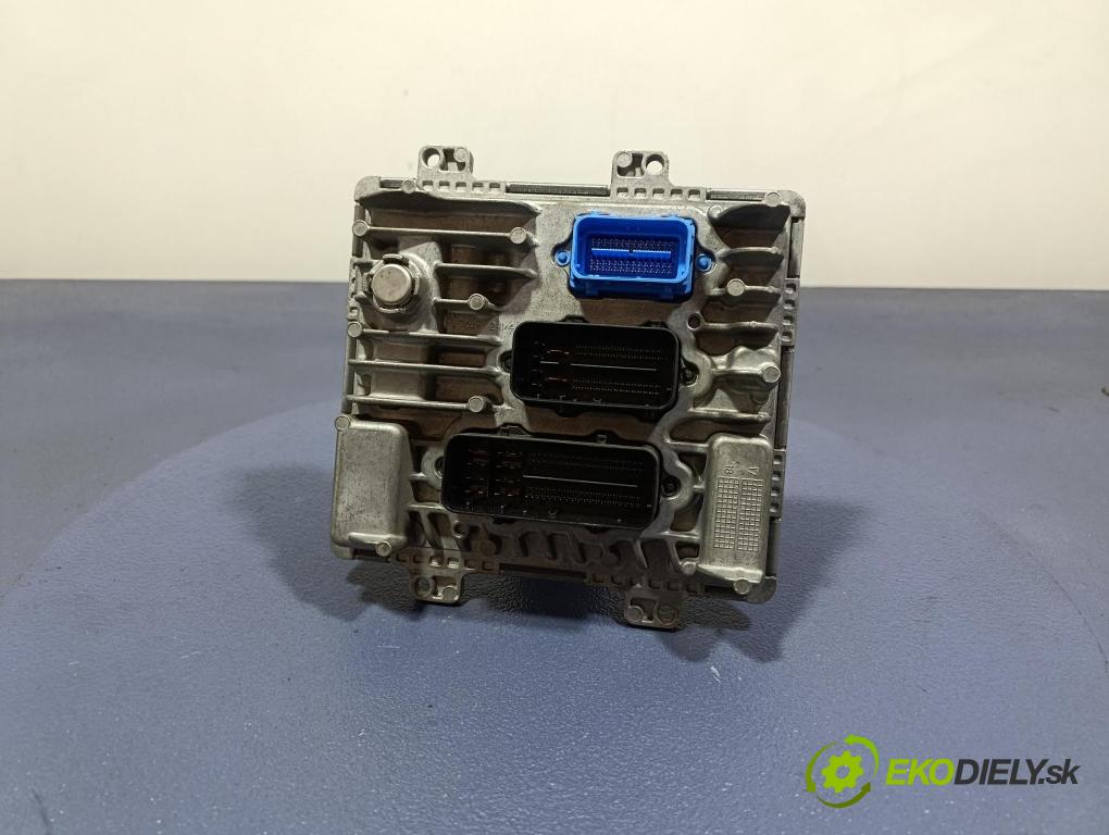 Opel Insignia 2018 riadiaca jednotka Motor: 55503335